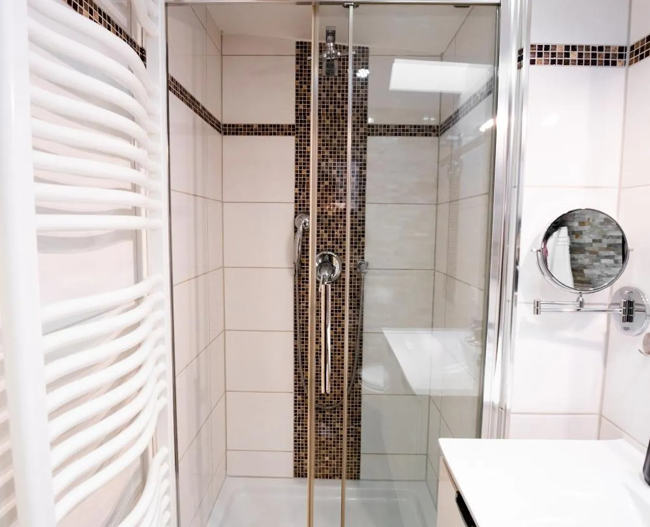 Moderne Stadtwohnung An Der Fussgaengerzone, Smart Tv, Kingsize-Bett, Couch, Kueche Passau